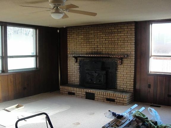 Family Room with fp