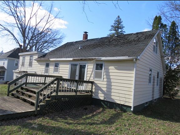 4th image of 210 Park St W