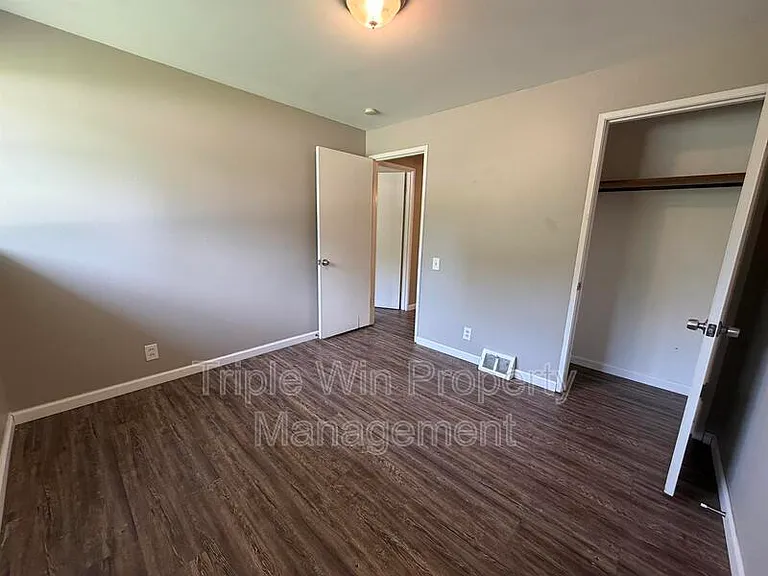 10329 Chesley Dr — Photo 28