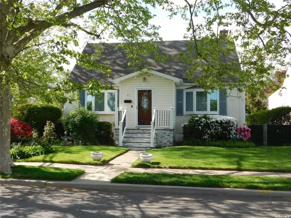42 Hollywood Avenue, Lynbrook, NY 11563