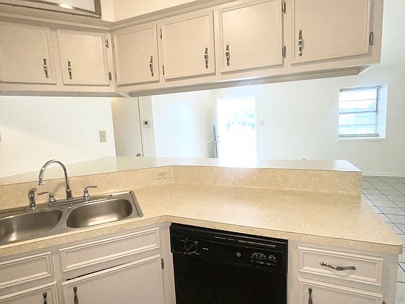 4th image of 1229 Wilson St #3