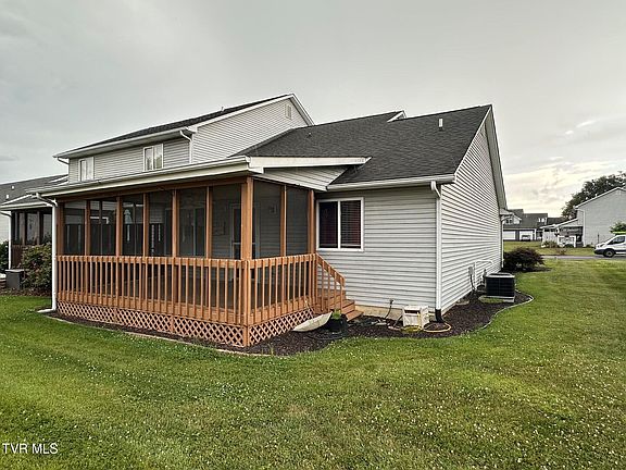 3rd image of 179 Timber Ridge Rd