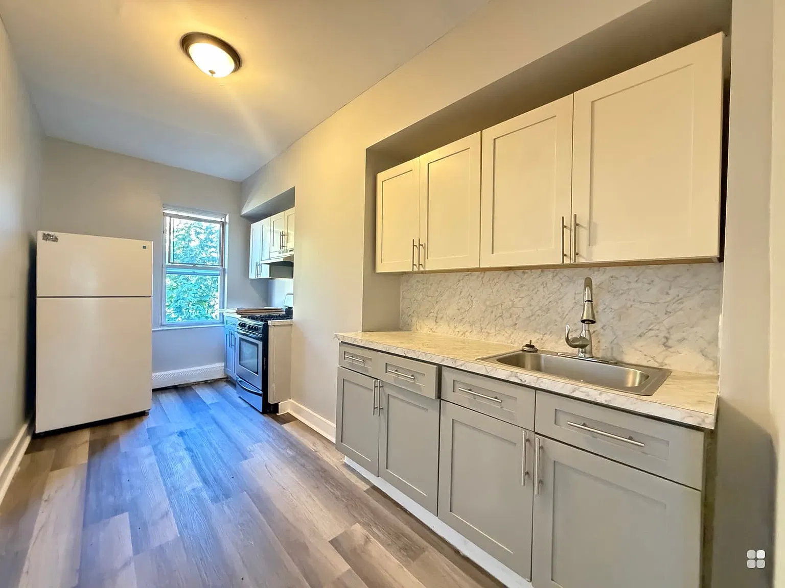 3 bed, 1000 sqft, $2,500 — Photo 1
