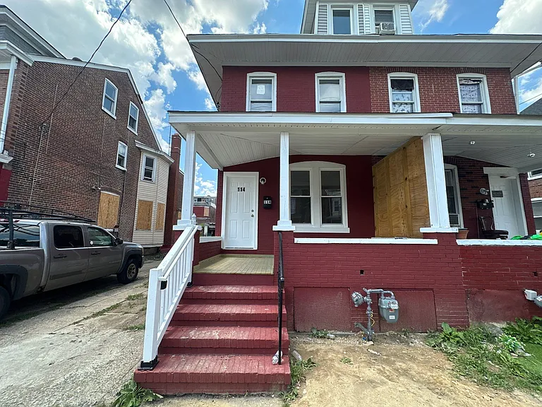 114 Hoffman Ave — Photo 2