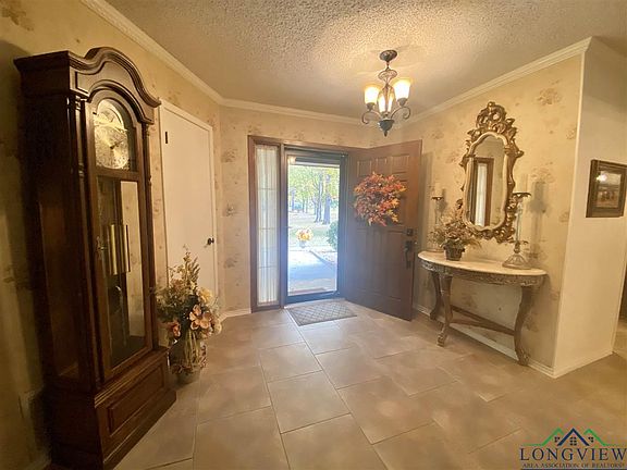 5th image of 118 Dogwood St
