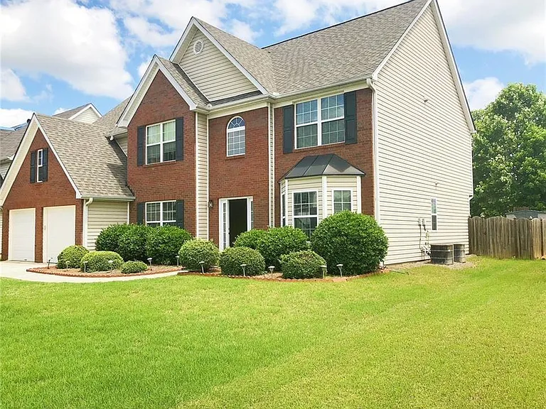 788 Roxholly Ln — Photo 2