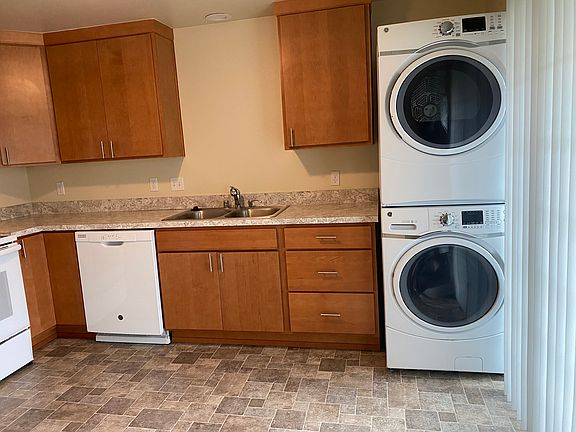 3rd image of 1015 S Pearl St #E
