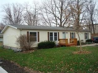 4004 John St, Valparaiso, IN 46383