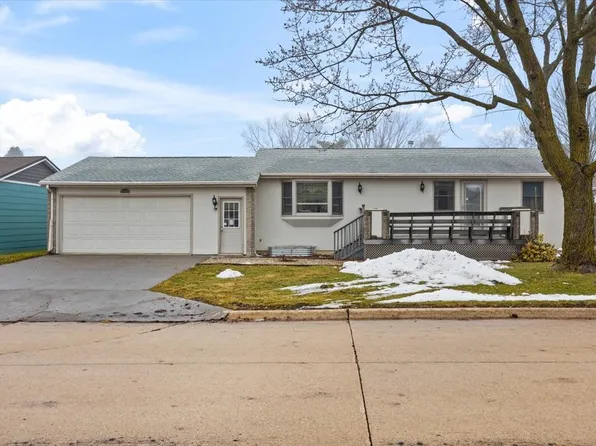 2103 Pine Tree Ct, Clear Lake, IA 50428