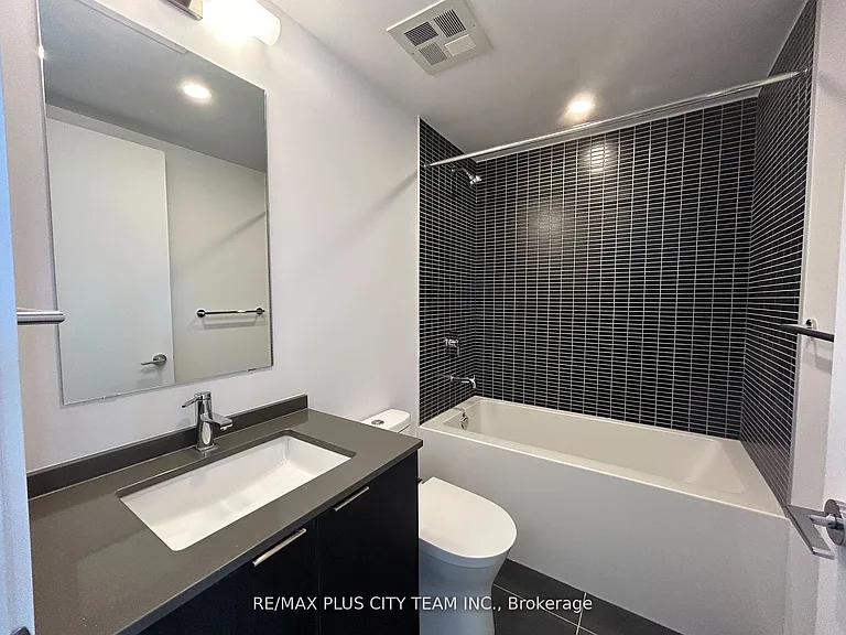 1 Jarvis St E #527 — Photo 12