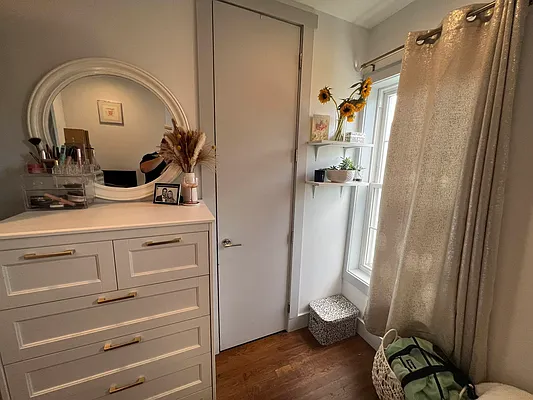 Rented by Delmark Realty LLC | media 31