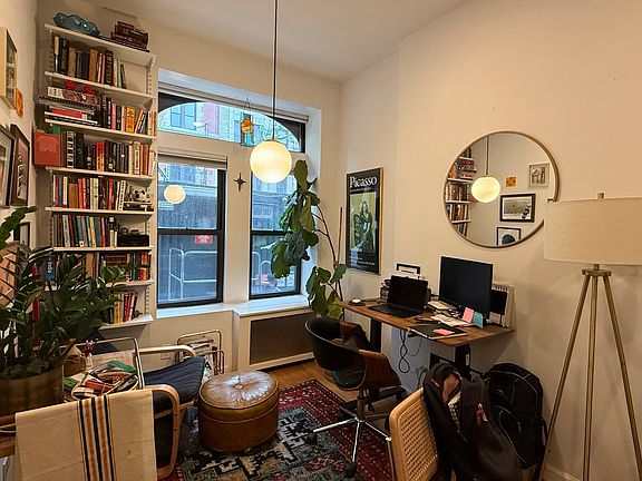 3rd image of 211 W 21st St APT 1W