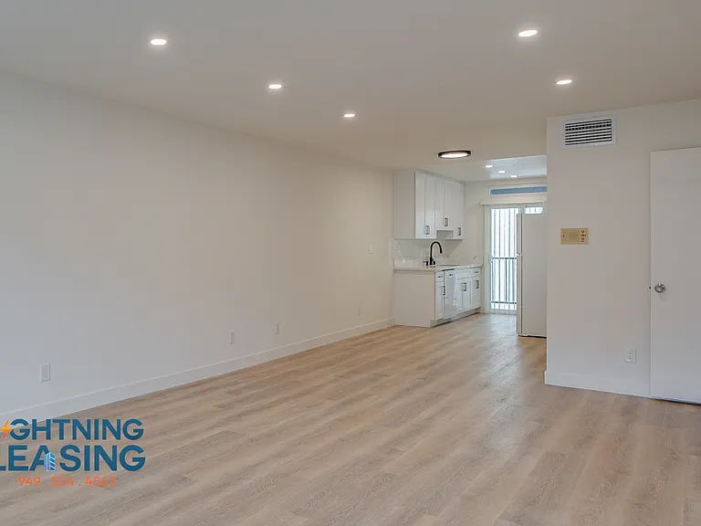536 E Cypress Ave #302 — Photo 17