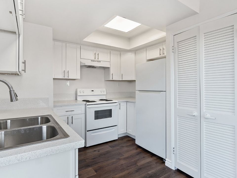 1st image of 455 Del Mar Ct Unit 3