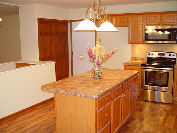 4th image of 4 Barkwood Ct