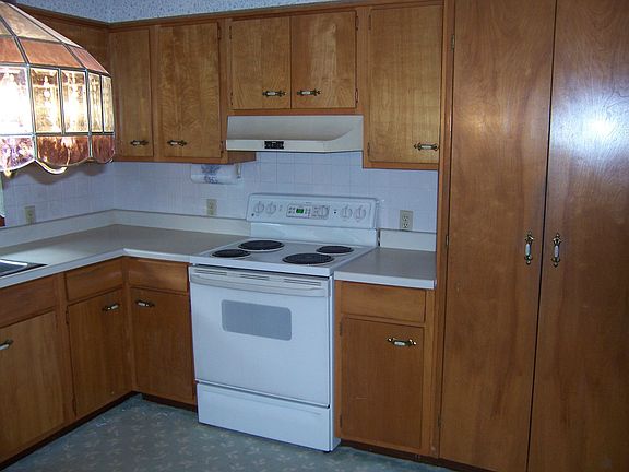 Nice, bright kitchen