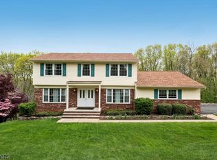 48 Whitewood Dr, Morris Plains, NJ 07950