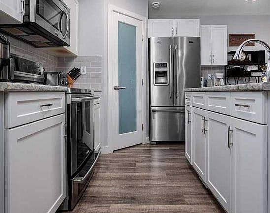 3rd image of 3921 W 75th St