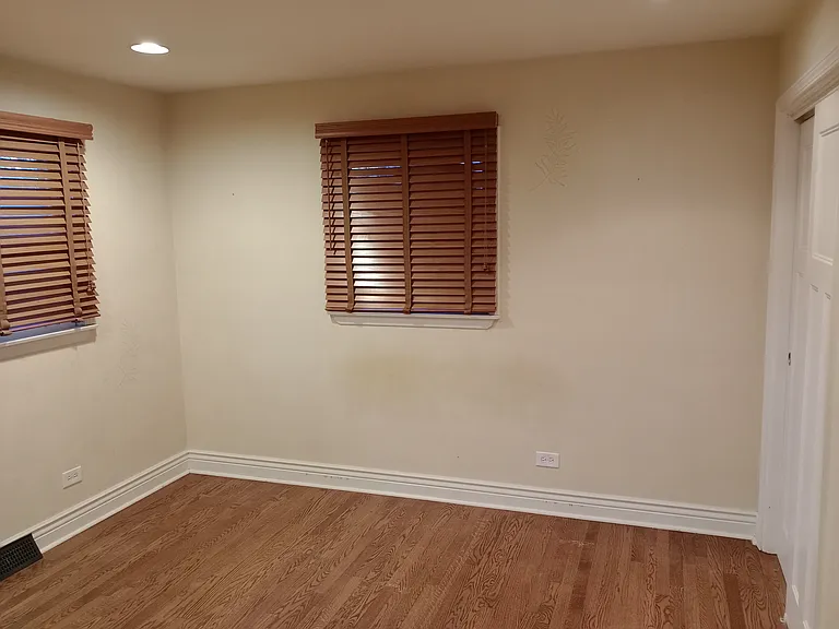 268 Oxford Ave — Photo 1