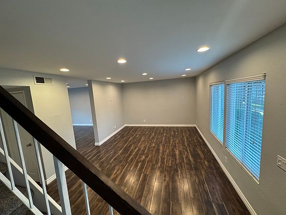 4th image of 20119 Leadwell St Unit 6