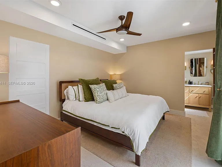 1402 Brickell Bay Dr #603 — Photo 5