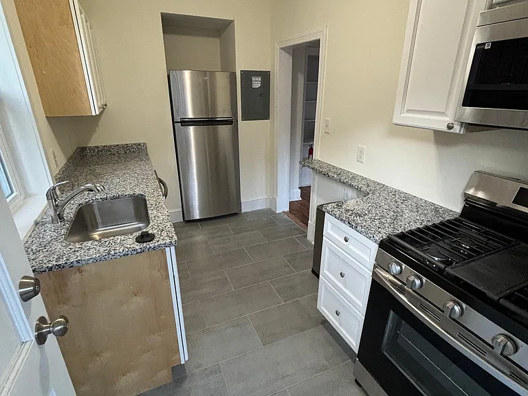 325 V St NE #1 — Photo 23