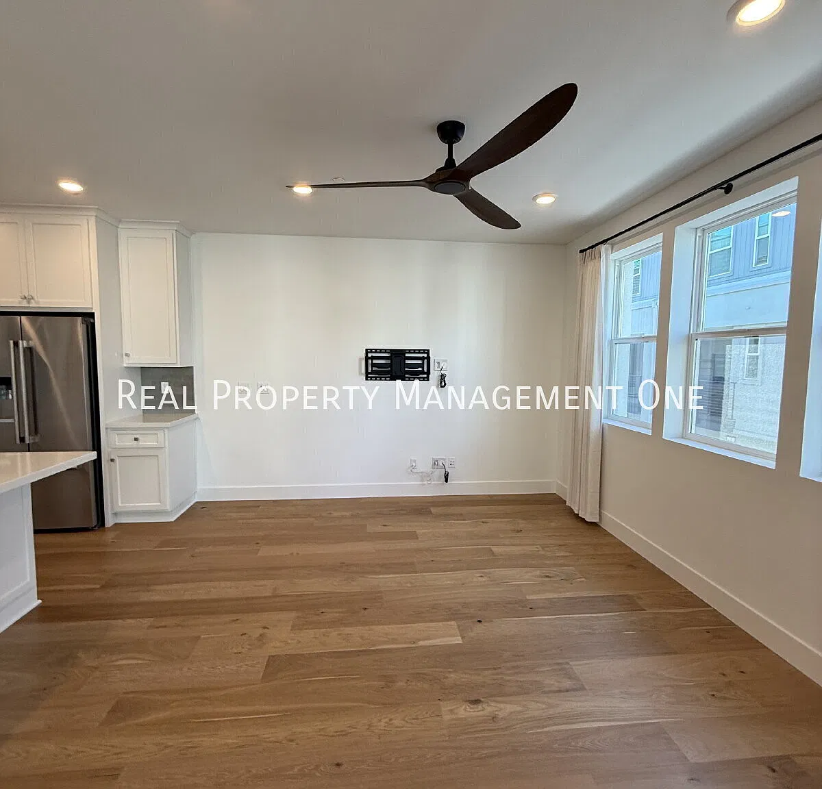 Modern 4-Level Townhome with Stunning Winery Views in Livermore! — Photo 4