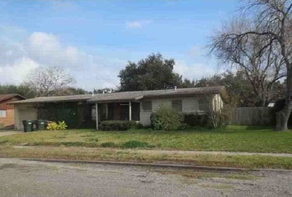 2nd image of 632 San Patricio Ave