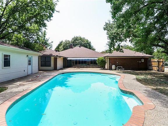 5th image of 244 Southwood Dr