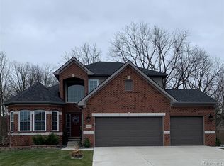 55792 Worlington Ln, New Hudson, MI 48165