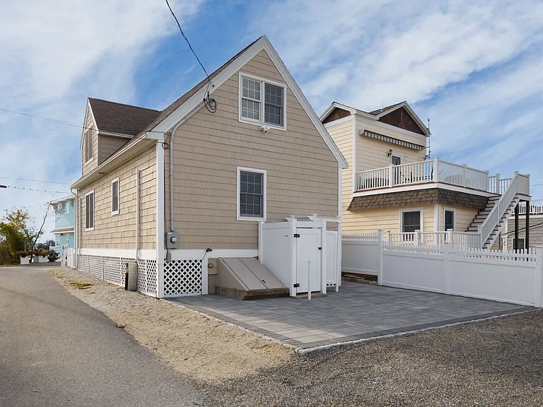 2 Basin St — Photo 19