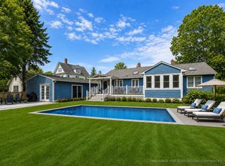 10940 Main Rd, East Marion, NY 11939