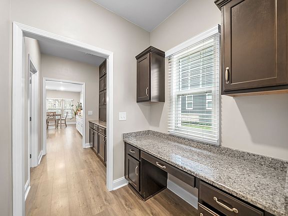 4th image of 276 Bluebriar Trce