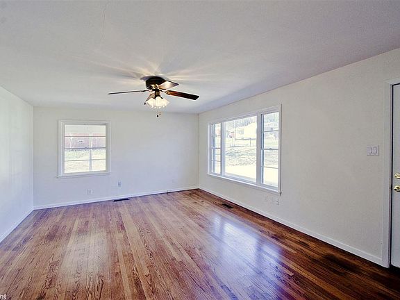 3rd image of 805 Woodlawn Ave