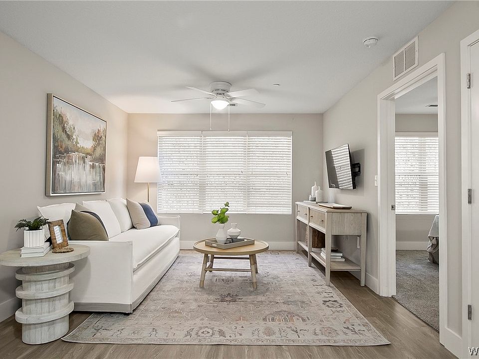 1st image of 680 6th Ave NE APT 4103