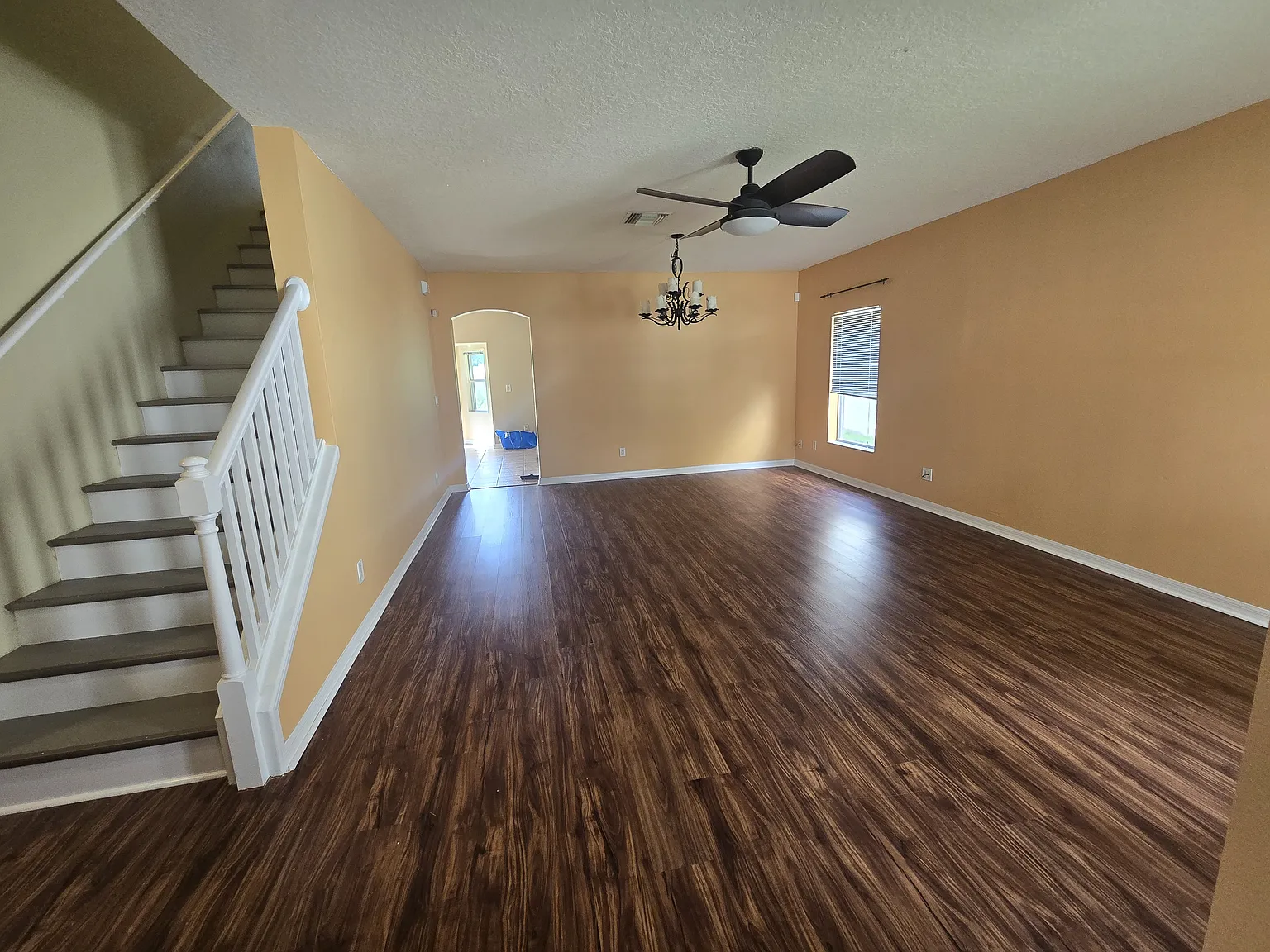 4 bed, 2.5 bath, 2200 sqft, $2,600 — Photo 3