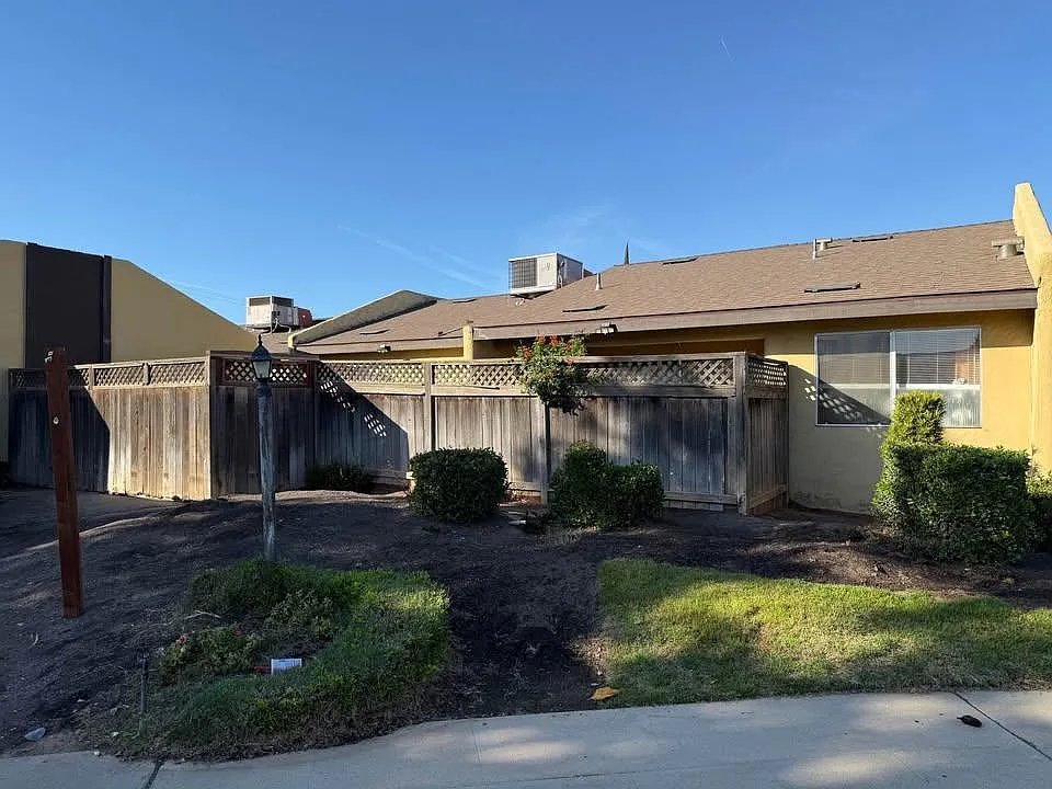 6071 N. — Photo 3