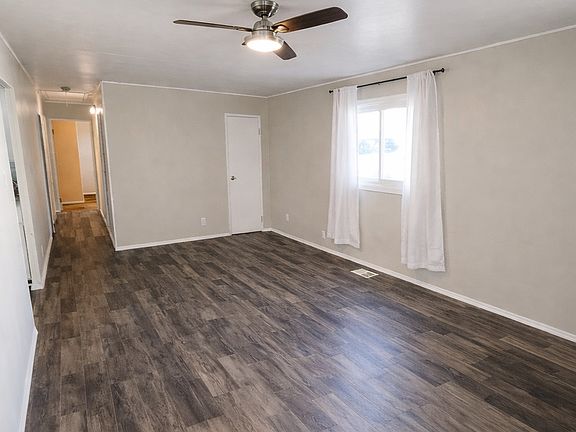 3rd image of 439 Rosewood Ct