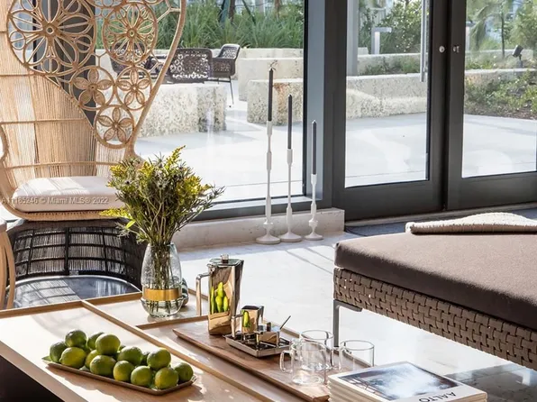 88 SW 7th St APT 2408, Miami, FL 33130