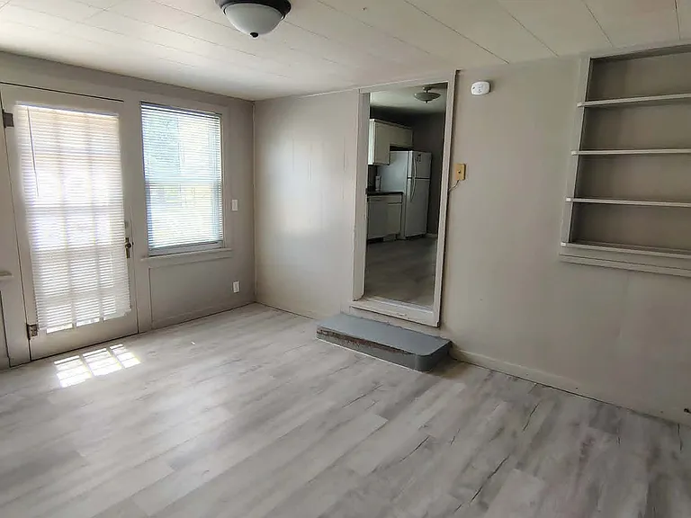 211 W High St #211 — Photo 11