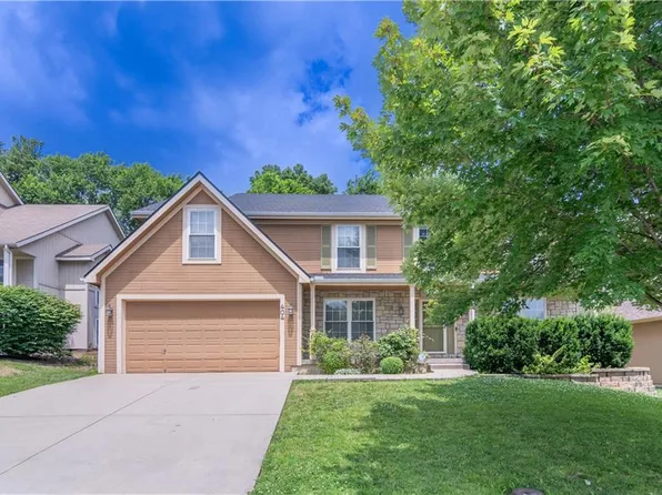 404 Wyndham Dr, Lansing, KS 66043