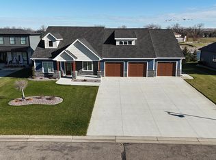 6209 Misty Waters Dr, Bismarck, ND 58503