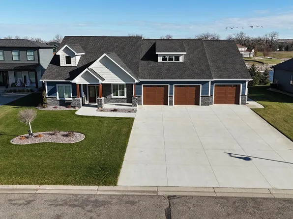 6209 Misty Waters Dr, Bismarck, ND 58503