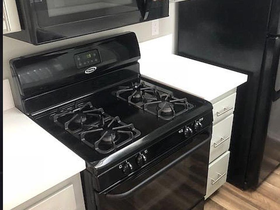 2nd image of 1545 Amherst Ave APT 201