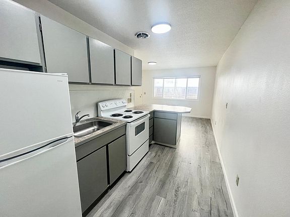 5th image of 2000 N Walnut St #8