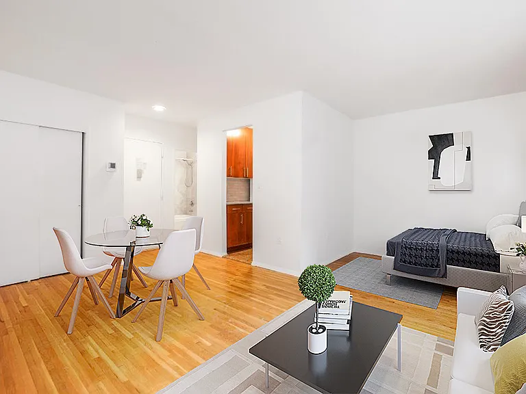 207 E 27th St #PHA — Photo 2