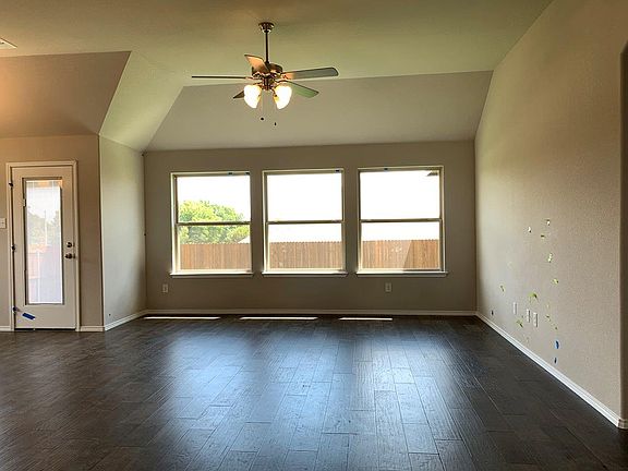 4th image of 105 Cheryl Dr