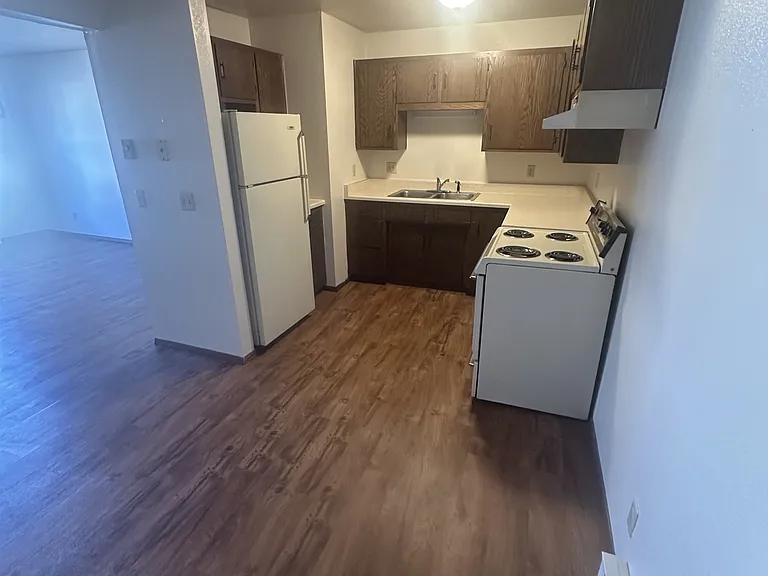 1020 Oviatt St #5 — Photo 4
