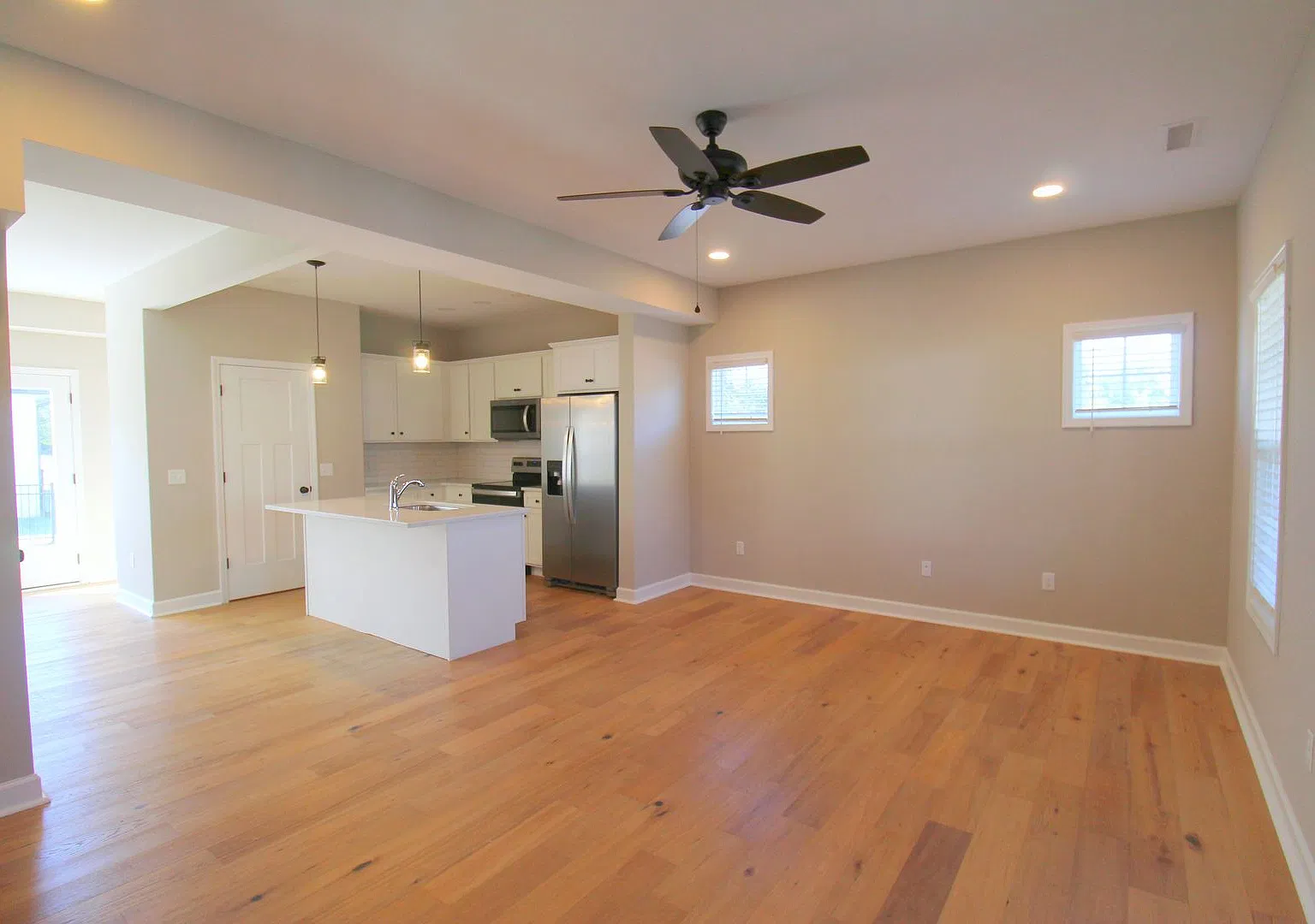 Pet-Friendly 3-Bedroom Home with Upstairs Bonus Room & Fenced Backyard — Photo 2