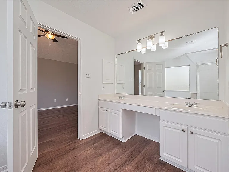 12230 Hawthorne Hill Cir — Photo 32